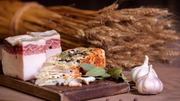 fat and garlic ointment for warts